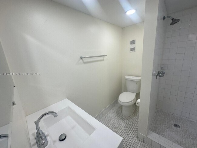 Building Photo - 10090 NW 80th Ct