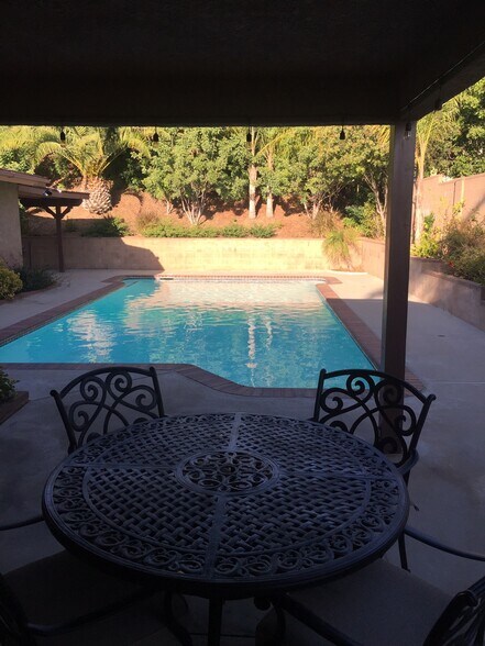 Building Photo - 2000 Karen St