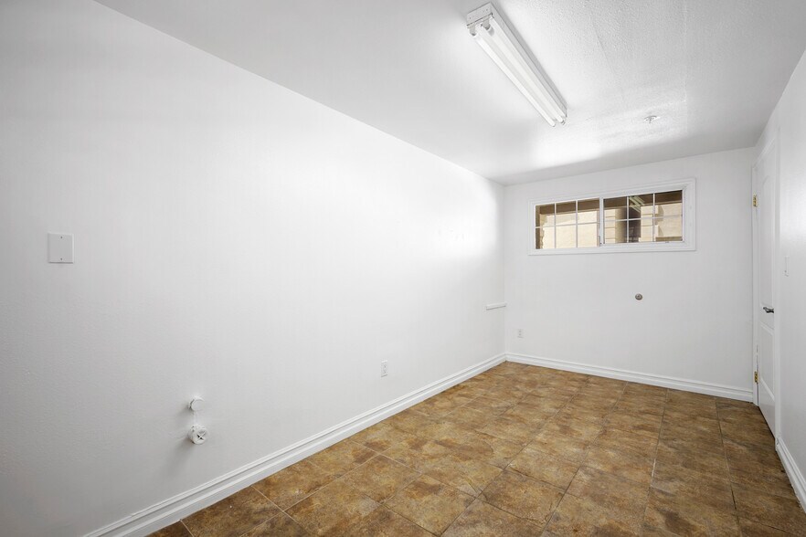 Building Photo - 6827 Valmont St