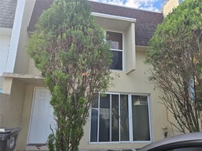 Building Photo - 6252 Highland Ct