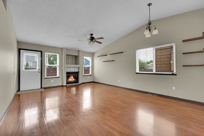 Building Photo - $2,000.00 - 3 bedroom, 2 bathroom, Single ...