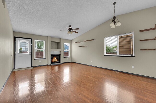 Building Photo - $2,100.00 - 3 bedroom, 2 bathroom, Single ...