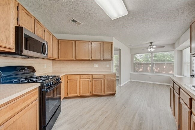 Building Photo - 2618 Trumpet Dr