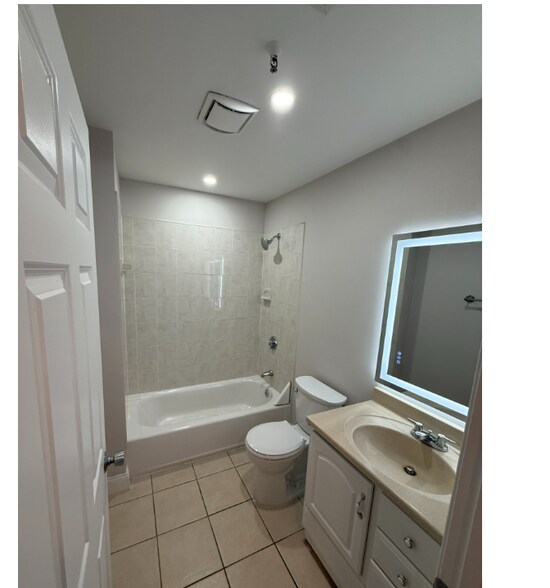 Building Photo - 135 Calumet St