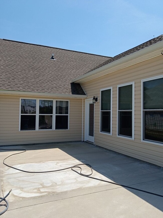 Building Photo - BRIDGEPORT