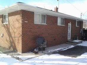 Building Photo - 1821 W 19th Ave