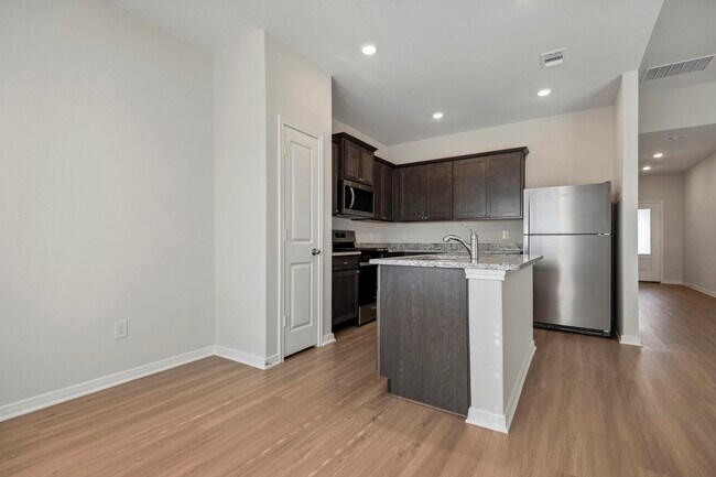Building Photo - 417 Mustang Trot Dr