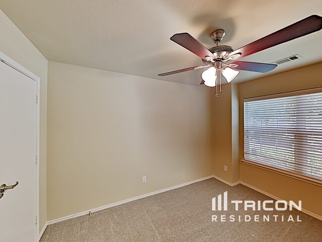 Building Photo - 1145 Boxwood Dr