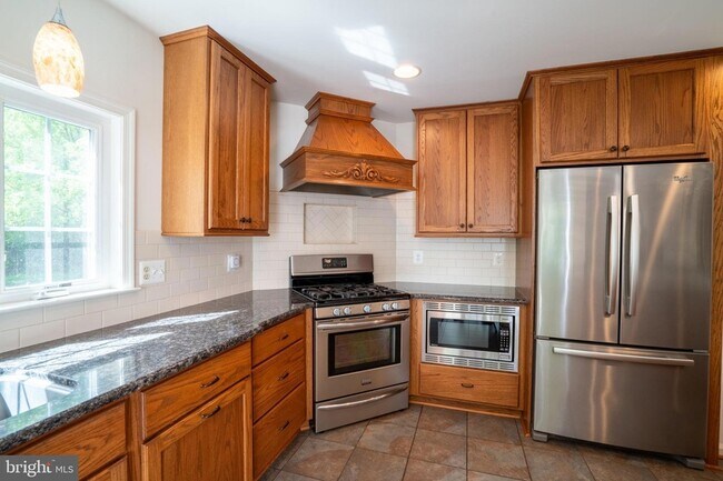 Building Photo - 10955 Southcoate Village Dr