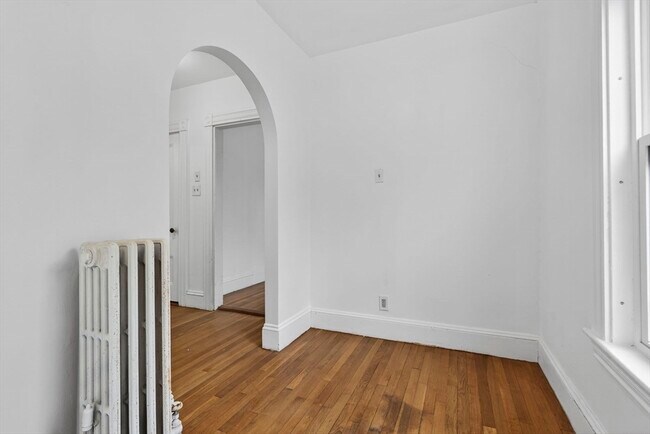 Building Photo - 166 Elliot St