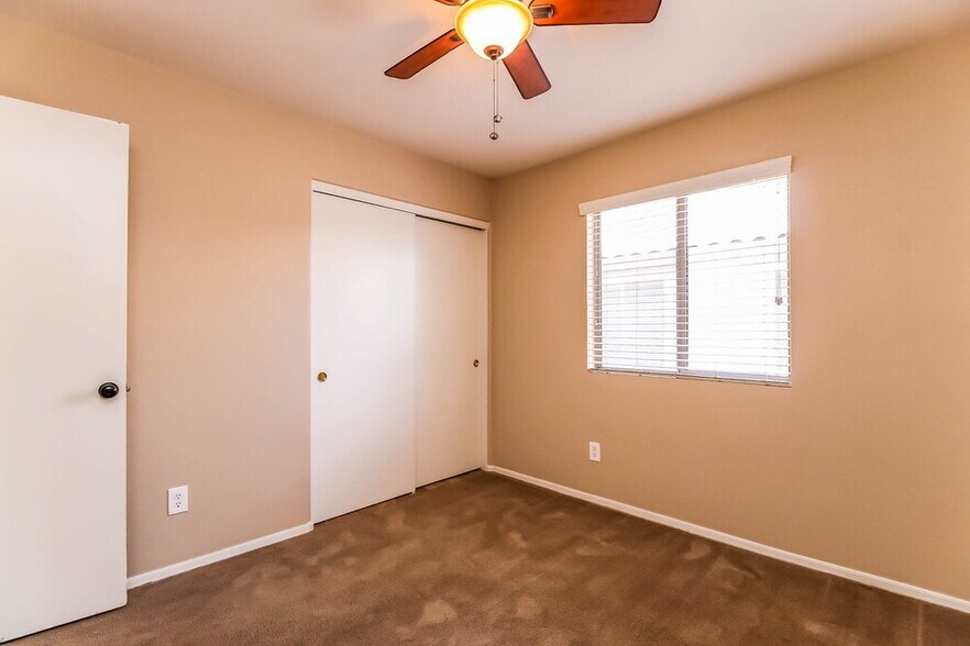Building Photo - 10653 W Poinsettia Dr