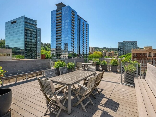 Building Photo - 1209 SW 6th Ave