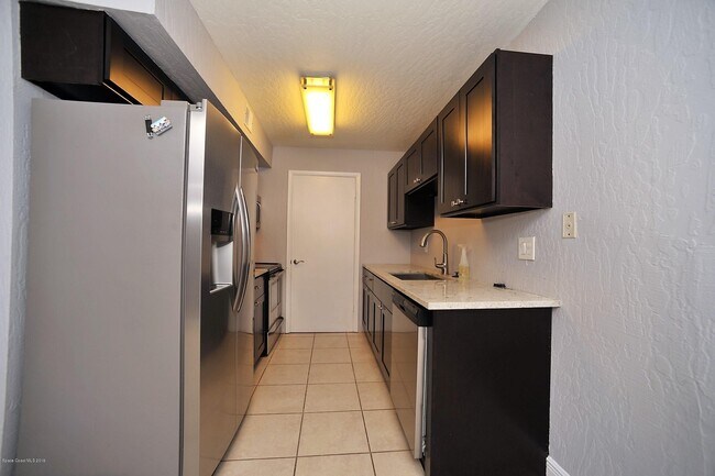 Building Photo - 2100 Forest Knoll Dr NE