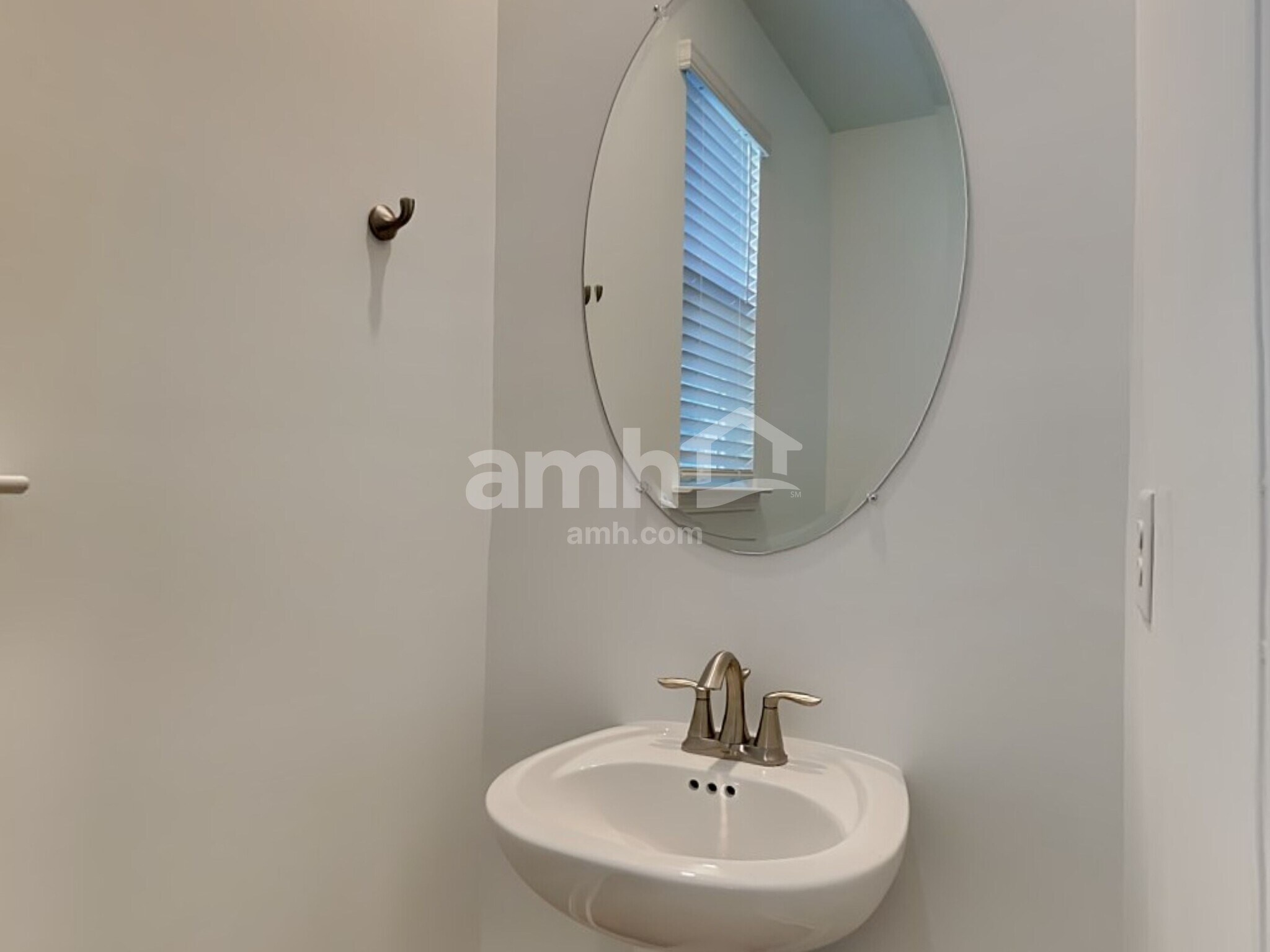 Building Photo - 110 Trevino Dr