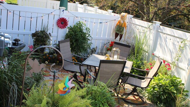 Building Photo - 42169 Gladwin St