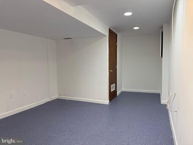 Building Photo - 6134 Marglenn Ave