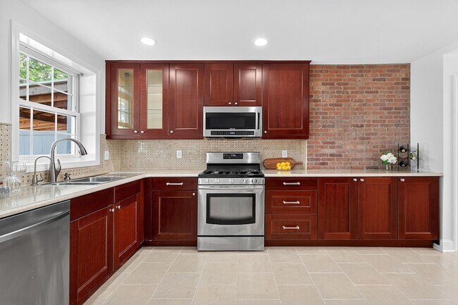 Building Photo - 382 Webster Ave