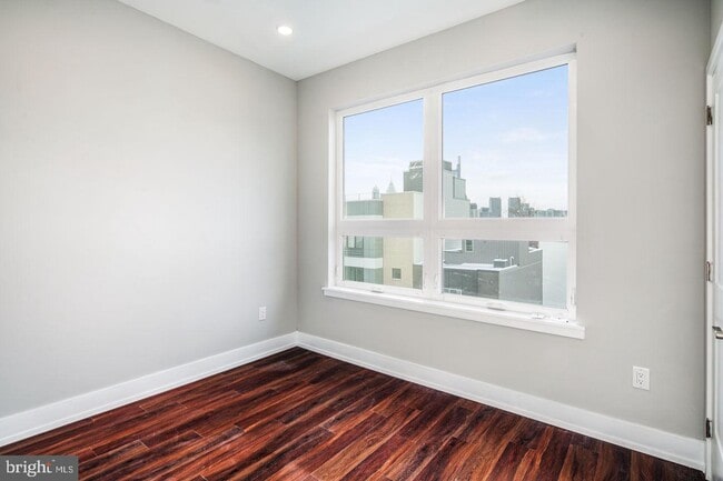 Building Photo - 1527 Ridge Ave