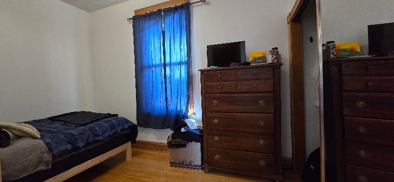 Building Photo - 2342 W Walton St