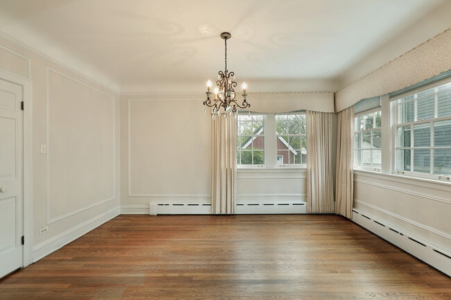 Building Photo - 651 Brier St