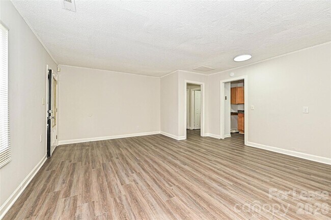 Building Photo - 301 Seldon Dr