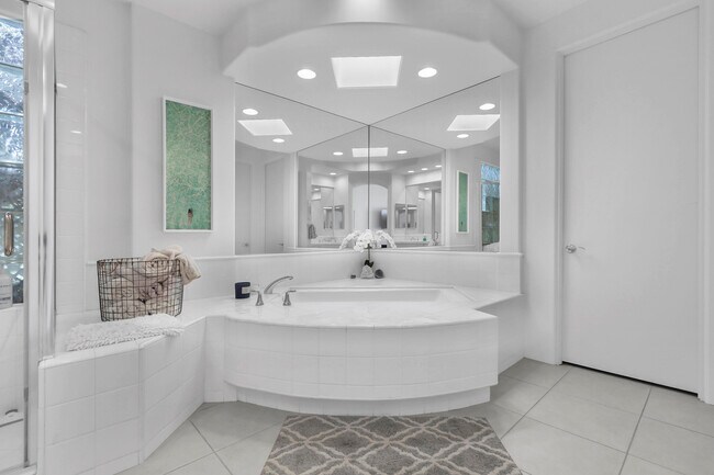 Building Photo - 267 Loch Lomond Rd