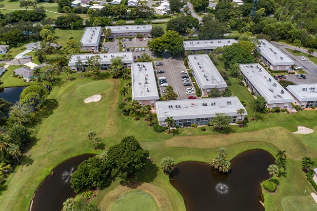 Building Photo - 18081 SE Country Club Dr