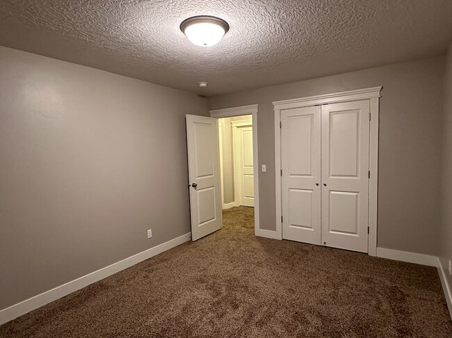 Building Photo - 427 W 600 N