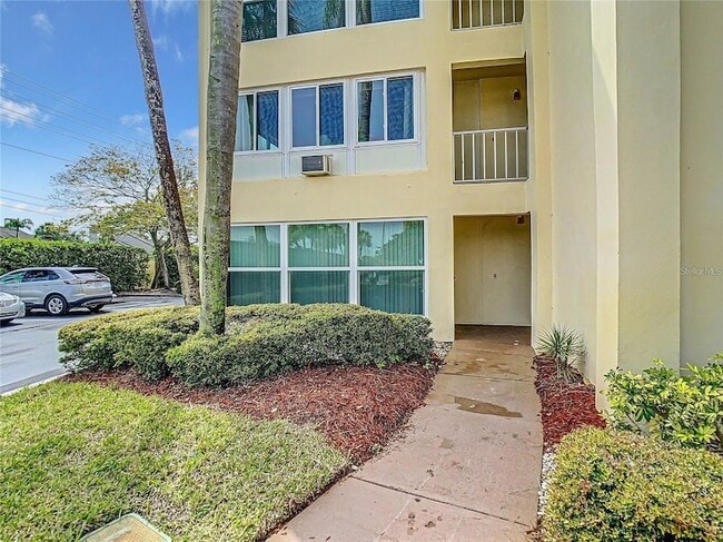 Building Photo - 4780 Cove Cir