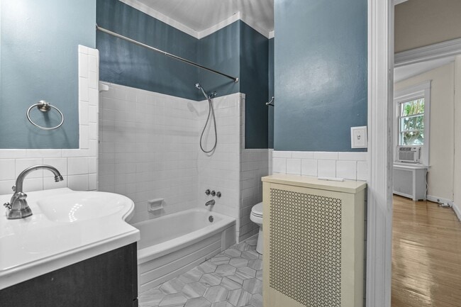 Building Photo - Condo in the heart of Ghent!