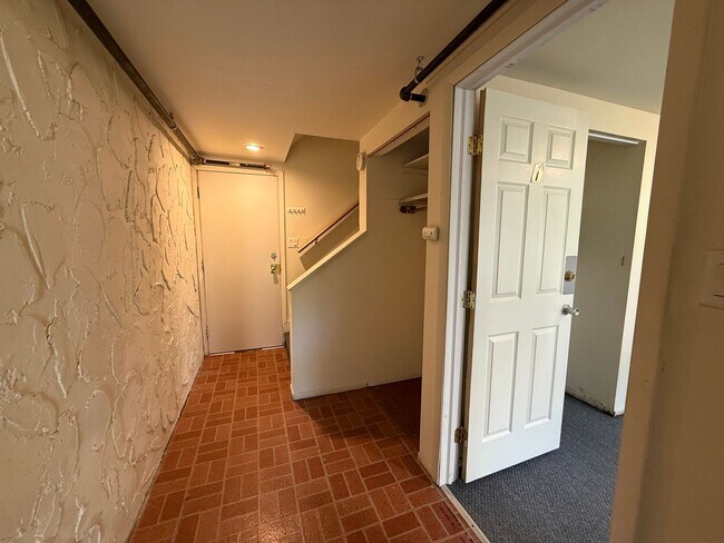 Building Photo - 3 Bedroom Townhouse at The Commons