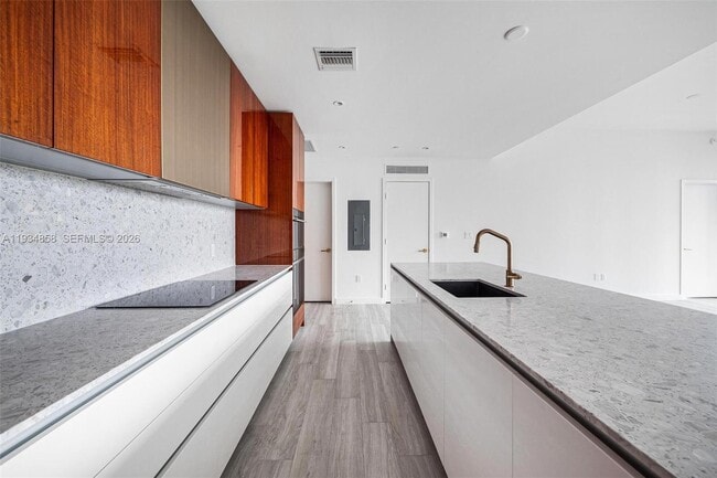 Building Photo - 2678 Tigertail Ave