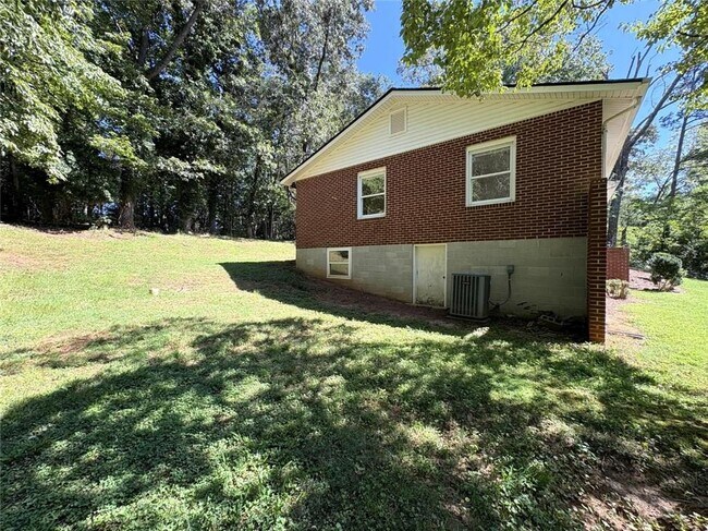 Building Photo - 122 Kenimer Cir