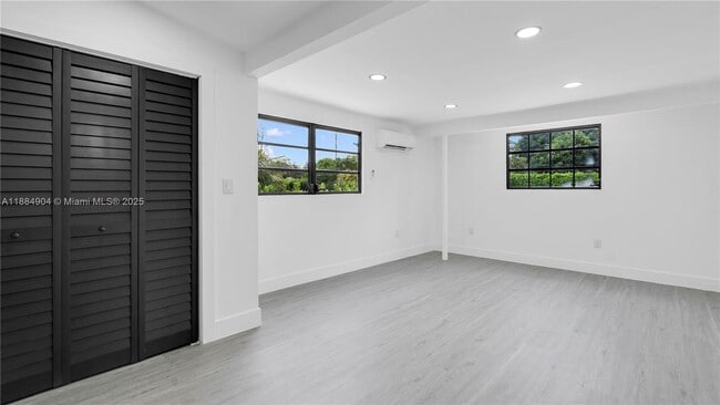 Building Photo - 2413 Gulfstream Ln