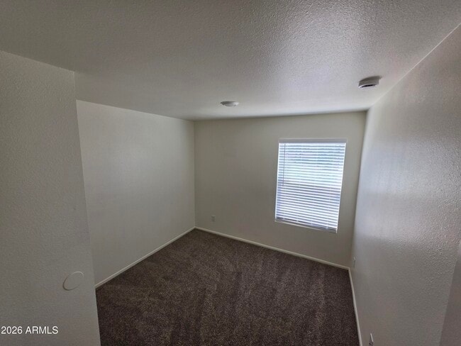 Building Photo - 731 E Vaughn Dr