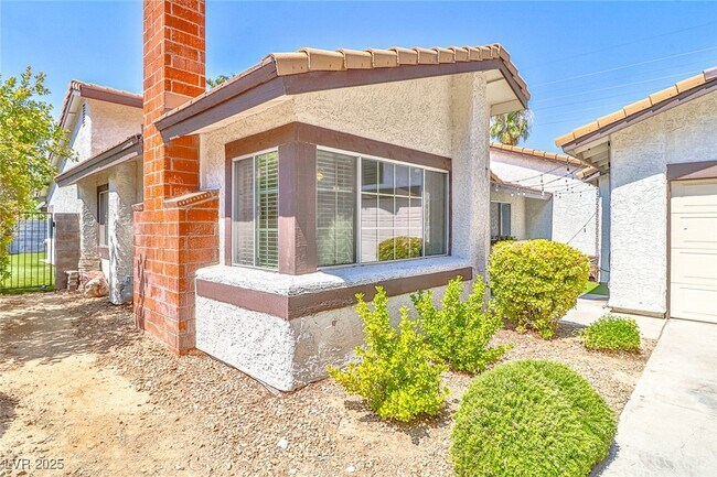 Building Photo - 4413 Live Oak Dr