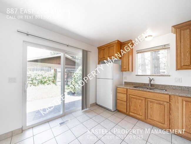 Building Photo - 887 E 200 N