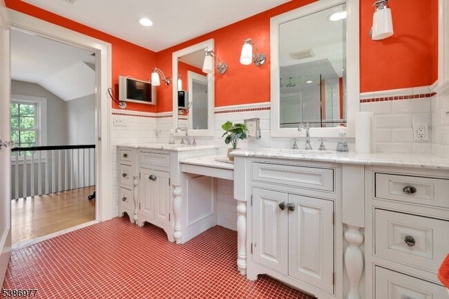 Building Photo - 65 S Mountain Ave