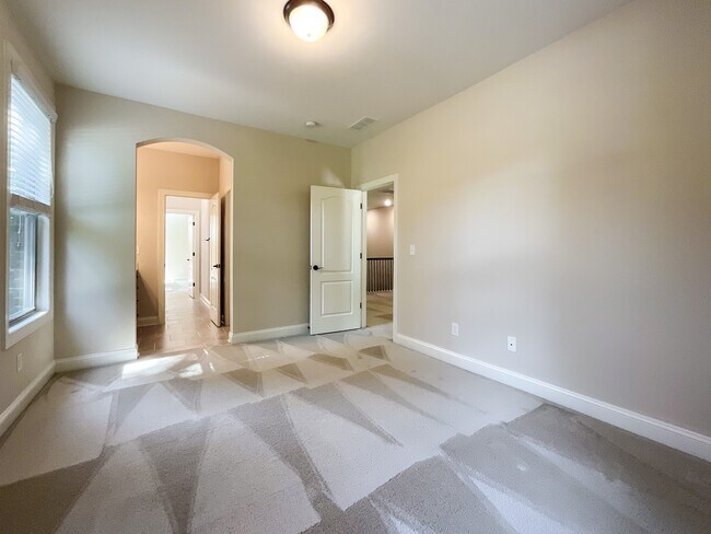 Building Photo - 214 Smithfield Dr