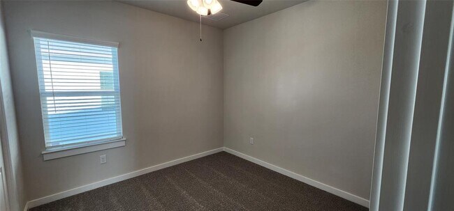Building Photo - 2200 Delano Dr