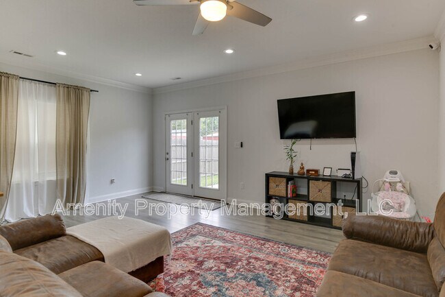 Building Photo - 614 Rolfe St