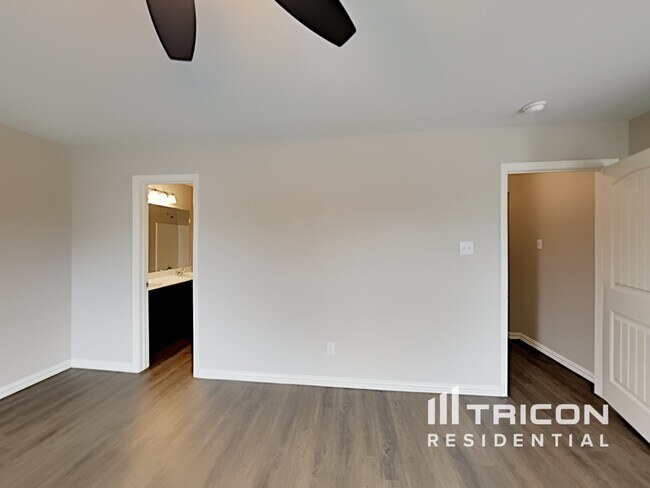 Building Photo - 1662 Pompano Beach Dr