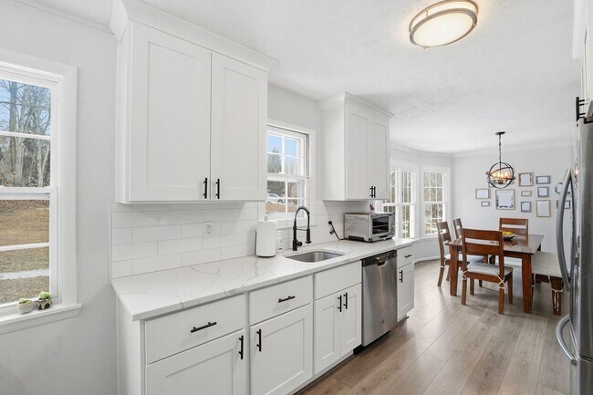 Building Photo - Updated 4BR Home with Finished Basement Minutes to Glenmont Metro!