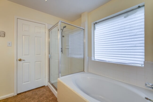 Building Photo - 17143 Summer Hollow Dr