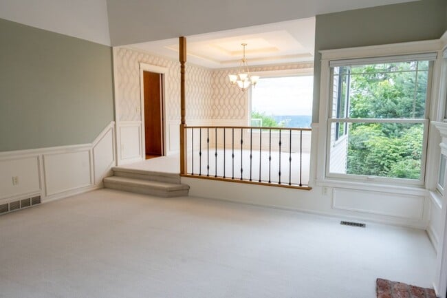 Building Photo - 3Bd/3Ba Bellevue House