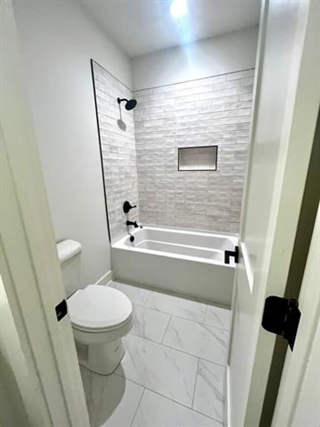 Building Photo - 160 Caurel Cir