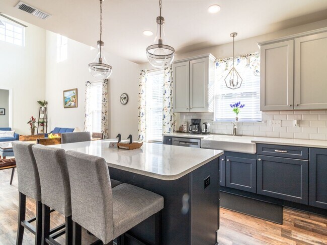 Building Photo - Year round - Furnished Townhome - Frankford