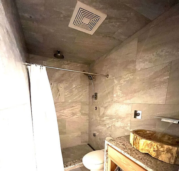 Building Photo - 106 Weatherstone Dr