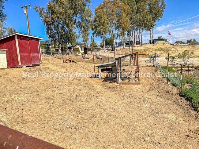 Building Photo - Country Living Paso Robles - 3 Bedroom / 2...