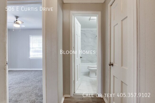 Building Photo - 506 E Curtis Dr